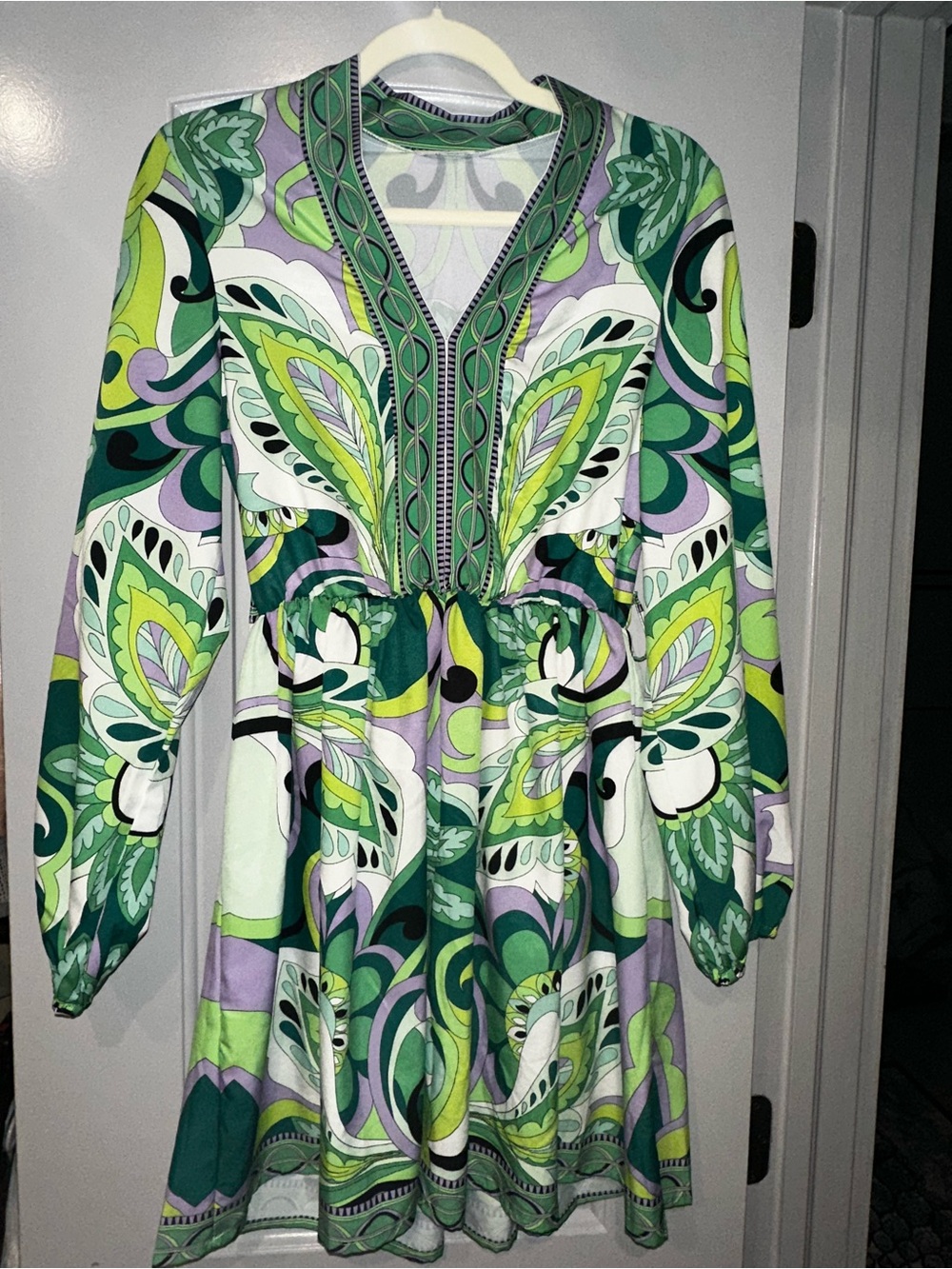 Sunday up Long-Sleeve Green Paisley V-Neck Women's Dress